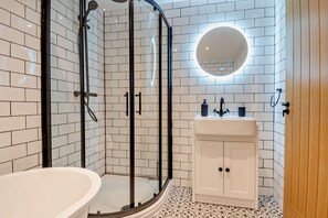 Towels - 3 Bed in Weasenham (oc-s27923) (Weasenham)