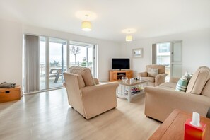 TV - 2 Bed in Bournemouth (oc-b27914) (Bournemouth)
