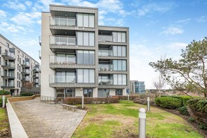 Exterior - 2 Bed in Bournemouth (oc-b27914) (Bournemouth)