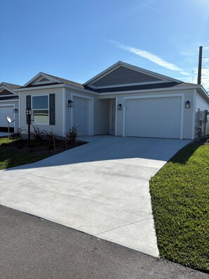 Exterior - Terrific and brand new 3 bedroom villa in the Eastport area of the Villages! (The Villages)
