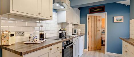 Microwave, oven, dishwasher, cookware/dishes/utensils