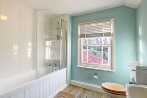 Towels - 2 Bed in Overstrand (oc-b28046) (Overstrand)
