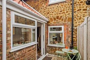 Outdoor dining - 2 Bed in Dersingham (oc-p28040) (Dersingham)