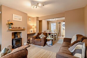 TV, fireplace - 2 Bed in Dersingham (oc-p28040) (Dersingham)