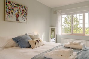 3 bedrooms, iron/ironing board, travel cot, free WiFi - 3 Bed in Ashbourne (oc-e27970) (Ashbourne)