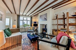 TV, fireplace - 3 Bed in Lynton (oc-n28090) (Lynmouth)