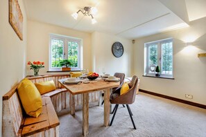 Dining - 2 Bed in Bournemouth (oc-t28072) (Bournemouth)