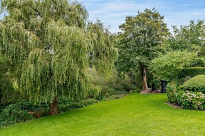 Property grounds - 2 Bed in Bournemouth (oc-t28072) (Bournemouth)