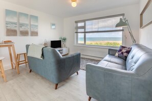 TV - 2 Bed in Newquay (oc-a28105) (Newquay)