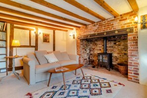TV, fireplace - 2 Bed in Dennington (oc-b28093) (Dennington)