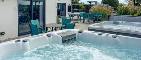 تناول الطعام بالخارج