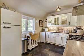Microwave, oven, dishwasher, high chair - 3 Bed in Sedge Fen (oc-b28087) (Lakenheath)