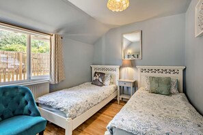 Iron/ironing board, free WiFi, bed sheets