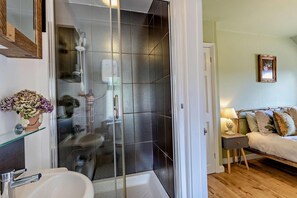 Hair dryer, towels - 3 Bed in Sedge Fen (oc-b28087) (Lakenheath)