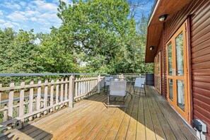 Terrace/patio - 2 Bed in Narberth (oc-s28094) (Narberth)