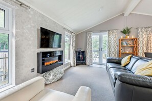TV - 2 Bed in Narberth (oc-s28094) (Narberth)