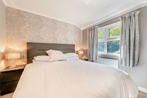 Iron/ironing board, travel cot, free WiFi, bed sheets - 2 Bed in Narberth (oc-s28094) (Narberth)