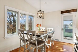Dining - Perfect 3-BR Suite with Hot Tub, Lake Views & Sunsets (Minneapolis)
