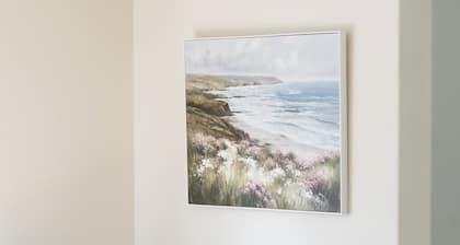 Bright & Cozy 3-Bed Home with Large Deck â Minutes from Reddingâs Best Outdoors