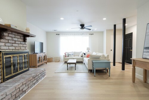 Bright & Cozy 3-Bed Home with Large Deck — Minutes from Redding’s Best Outdoors