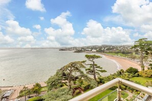 Property grounds - 3 Bed in Torquay (oc-a28109) (Torquay)