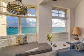 A room with a view of the sea, a lamp, a cushion, and a small plant. - 2 Bed in St. Ives (oc-l28118) (St Ives)