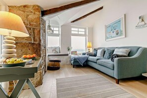 TV - 2 Bed in St. Ives (oc-l28118) (St Ives)