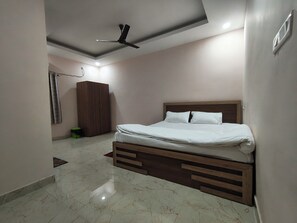 Deluxe Double Room, Bay View | Laptop workspace, free WiFi - HOTEL ARDENT (Ranchi)