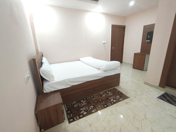Deluxe Double Room, Bay View | Laptop workspace, free WiFi - HOTEL ARDENT (Ranchi)