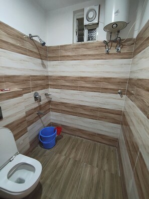 Shower, free toiletries, towels, soap - HOTEL ARDENT (Ranchi)