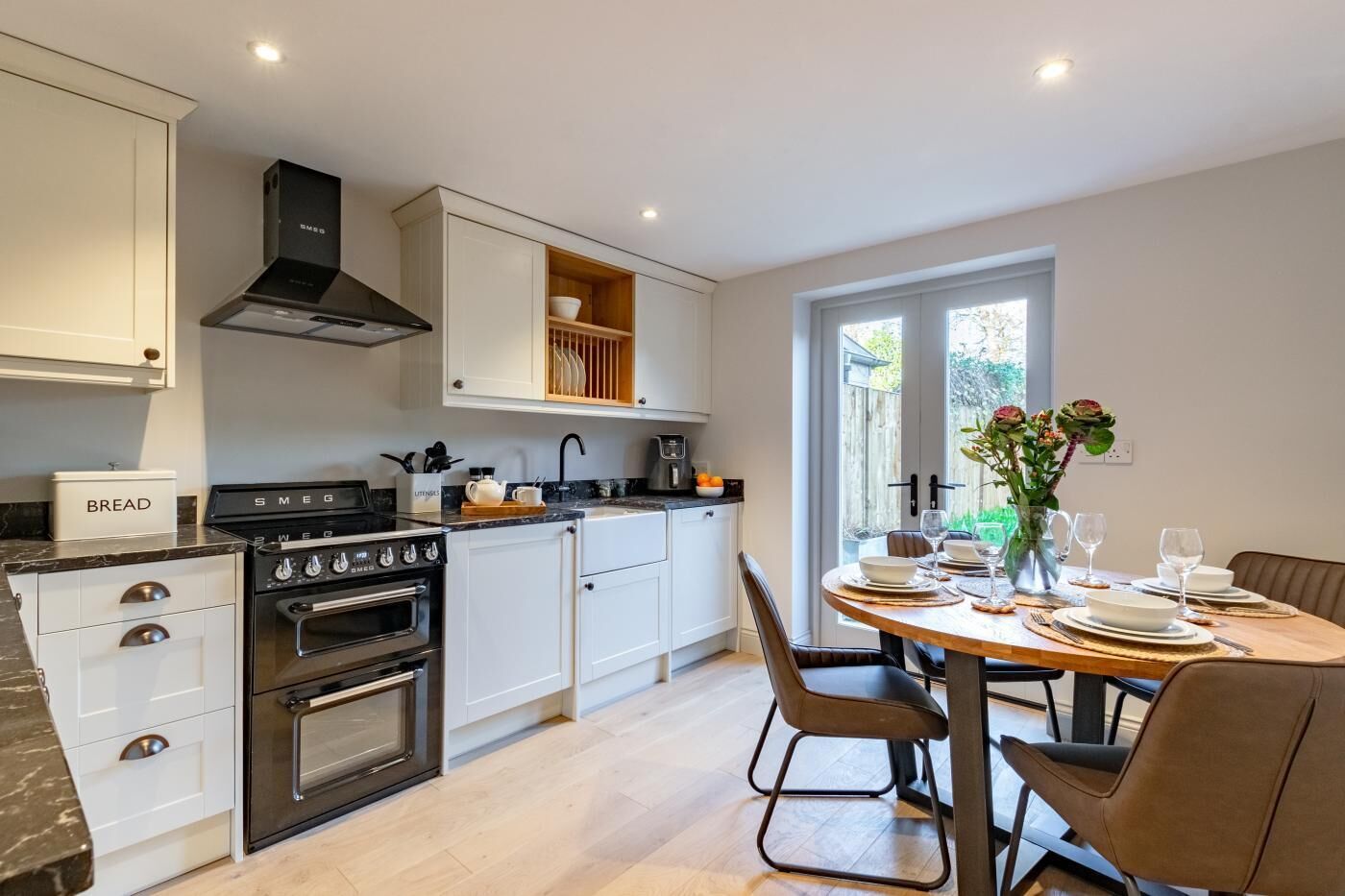 Microwave, oven, dishwasher, cookware/dishes/utensils