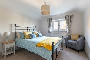 Free WiFi, bed sheets - 2 Bed in Bramfield (oc-hs28017) (Bramfield)