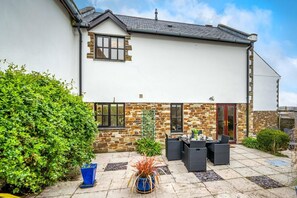 Outdoor dining - 3 Bed in Padstow (oc-c28137) (Padstow)