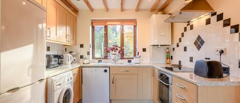 Microwave, oven, dishwasher, cookware/dishes/utensils