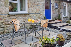 تناول الطعام بالخارج