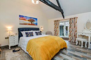 واي فاي مجانًا وملاءات أسرّة