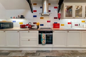 Microwave, oven, dishwasher, highchair - 1 Bed in St. Tudy (oc-t28171) (Michaelstow)