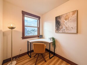 Interior - Dog-Friendly, Sophisticated, & Chic Designer Suite (Newberg)