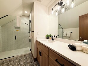 Shower, hair dryer, towels - Dog-Friendly, Sophisticated, & Chic Designer Suite (Newberg)