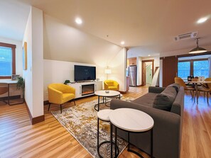 TV, fireplace - Dog-Friendly, Sophisticated, & Chic Designer Suite (Newberg)