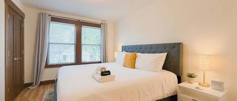 1 bedroom, desk, iron/ironing board, WiFi