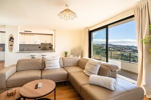 TV - GuestReady - Seaview Escape (Câmara de Lobos)