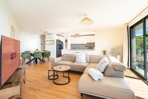 TV - GuestReady - Seaview Escape (Câmara de Lobos)