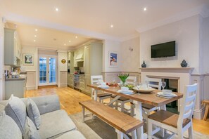 Interior - 4 Bed in Sidmouth (oc-l28234) (Sidmouth)