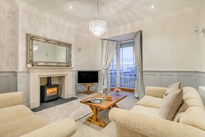 TV, fireplace - 4 Bed in Sidmouth (oc-l28234) (Sidmouth)