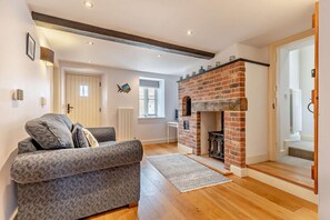 TV, fireplace - 3 Bed in Ringstead (oc-16726) (Ringstead)