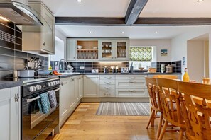 Oven, dishwasher, high chair, cookware/dishes/utensils - 3 Bed in Ringstead (oc-16726) (Ringstead)