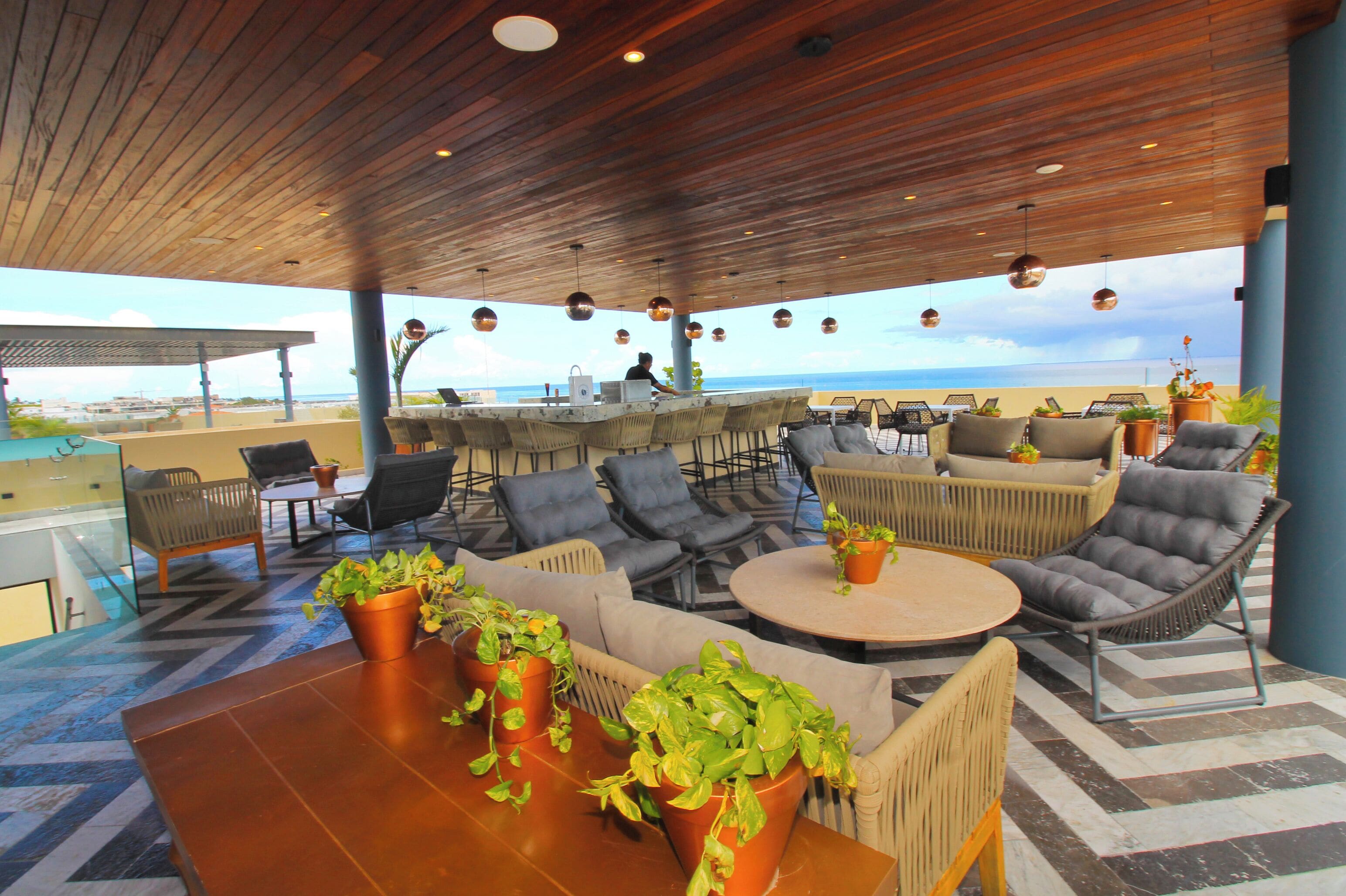 Bar junto a la piscina