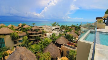 Deluxe Apartment, City View, Tower | Beach/ocean view
