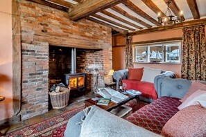 TV, fireplace - 3 Bed in Rumburgh (oc-c27094) (Rumburgh)